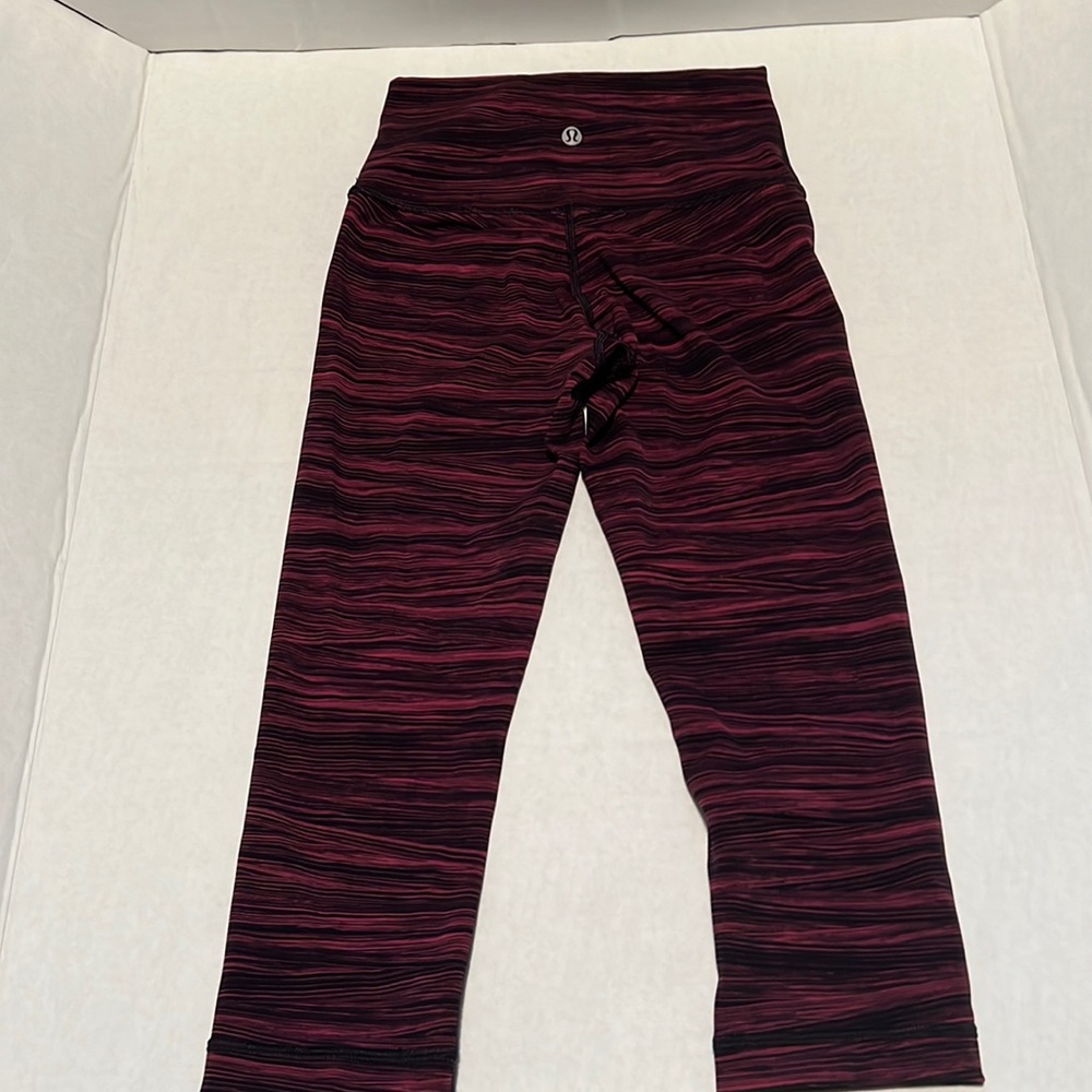 Lululemon Wunder Under Hi-Rise 1/2 Tight *Full-On Luxtreme 17".Lululemon size 2.